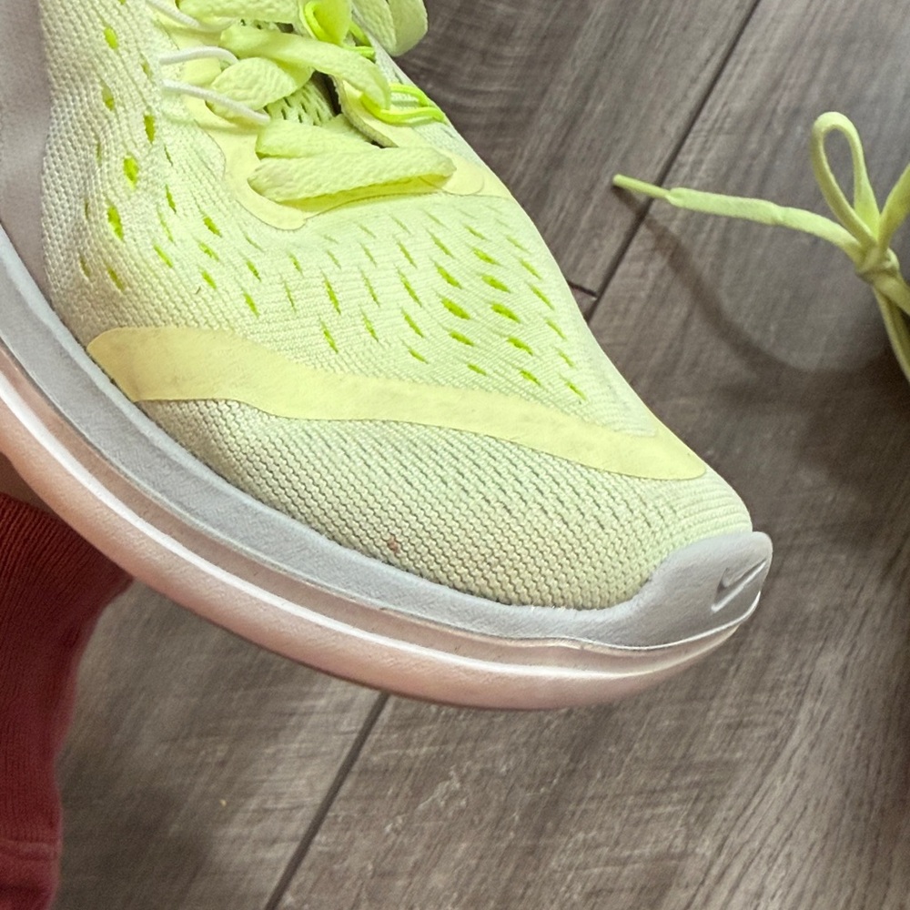 Nike Women's Light Yellow Athletic Shoes - Picture 3 of 5